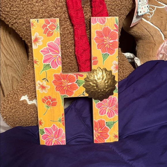 Floral Decorative Letter H with Gold Accent - Picture 4 of 4